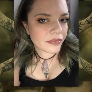 Meet your Posher, Genevieve